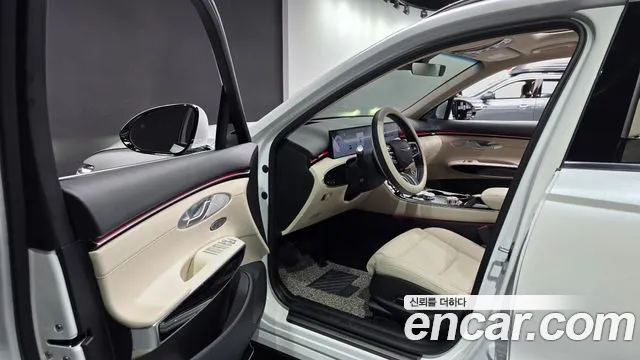 Genesis GV70 2.5T Бензин AWD — Фото автомобиля 8