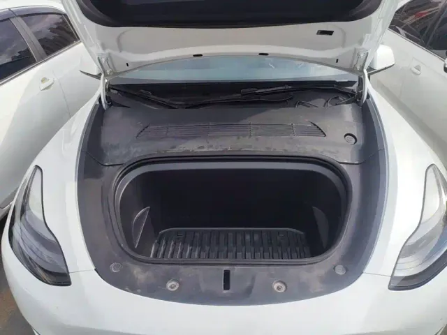 Tesla Model Y — Фото автомобиля 19