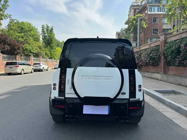 Land Rover Defender — Фото автомобиля 7