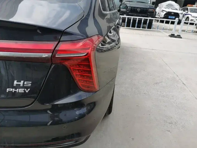 Hongqi H5 PHEV — Фото автомобиля 7
