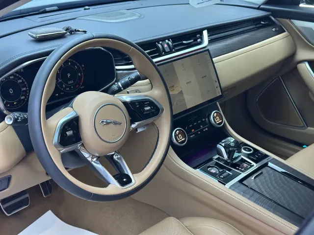 Jaguar XFL — Фото автомобиля 11