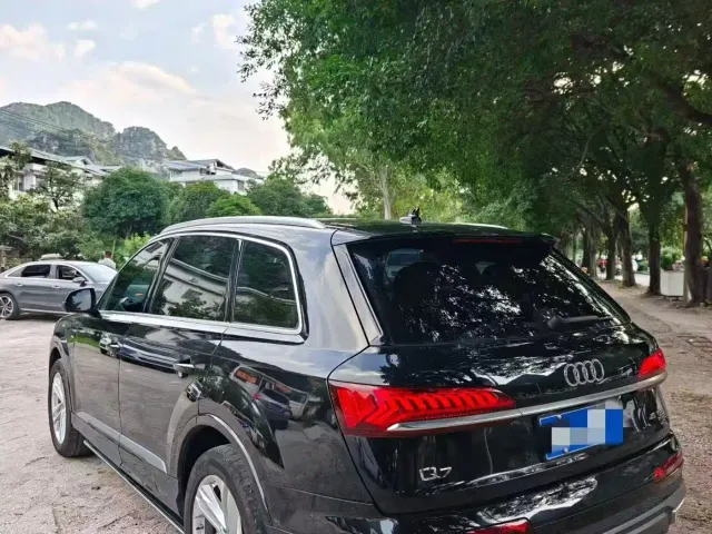 Audi Q7 — Фото автомобиля 4