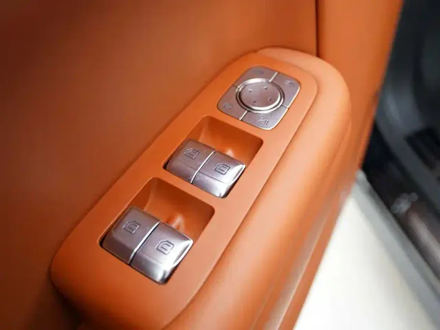 Li Auto L8 — Фото автомобиля 10