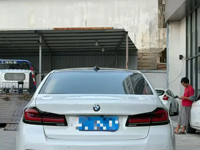 BMW 5 Series — Фото автомобиля 3