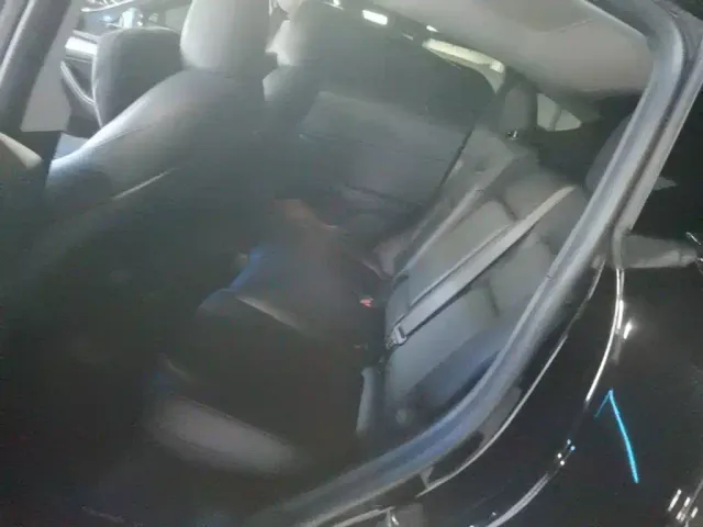 Tesla Model Y — Фото автомобиля 16