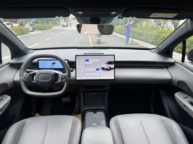 Lynk & Co Z20 — Фото автомобиля 6