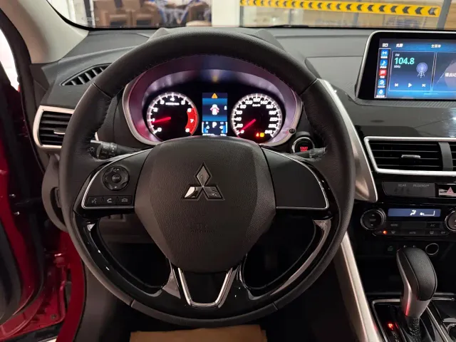 Mitsubishi Eclipse Cross — Фото автомобиля 12