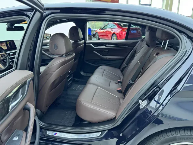 BMW 5 Series — Фото автомобиля 8