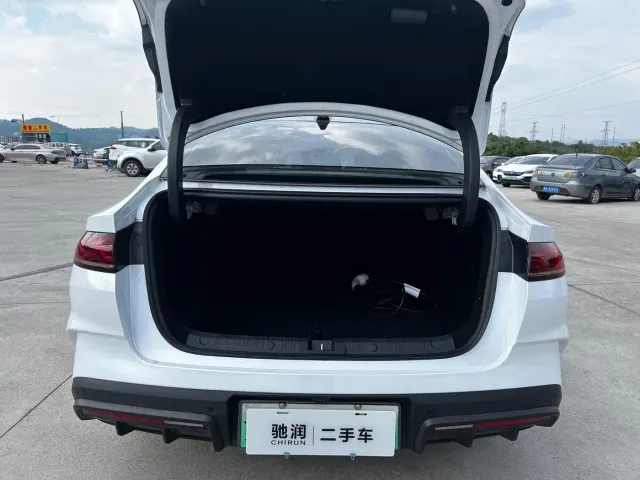 BYD Qin L — Фото автомобиля 10