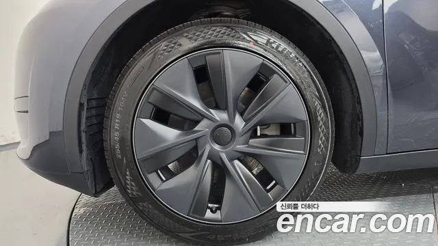 Tesla Model Y — Фото автомобиля 5