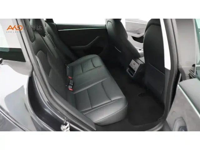Tesla Model 3 — Фото автомобиля 8
