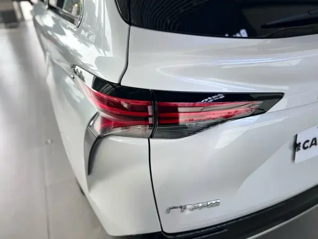 Toyota Sienna — Фото автомобиля 8
