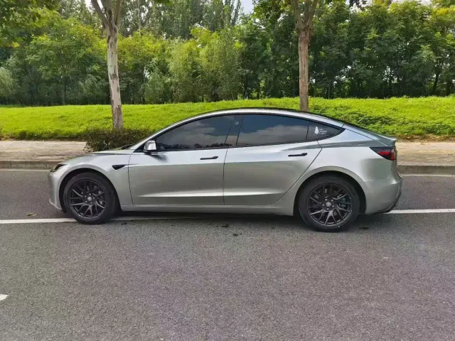 Tesla Model 3 — Фото автомобиля 7