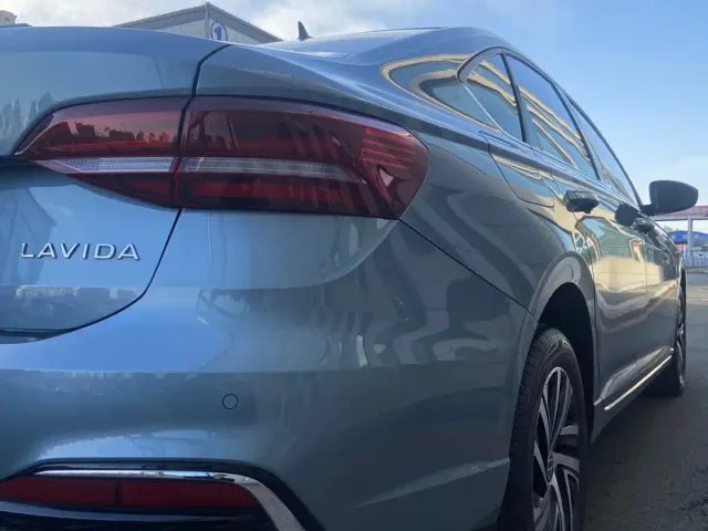Volkswagen Lavida — Фото автомобиля 10
