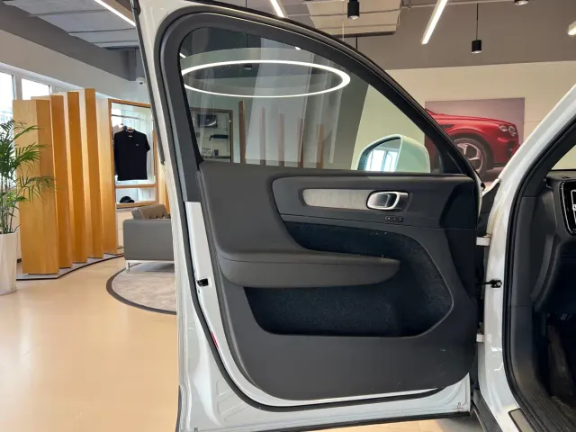 Volvo XC40 — Фото автомобиля 7
