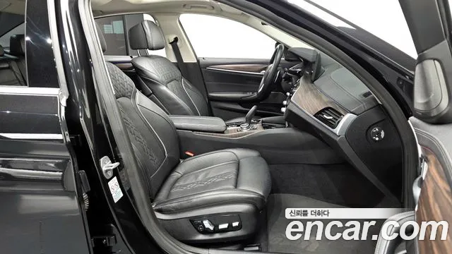 BMW 5-Series 5 серия (G30) 530i xDrive Luxury — Фото автомобиля 11