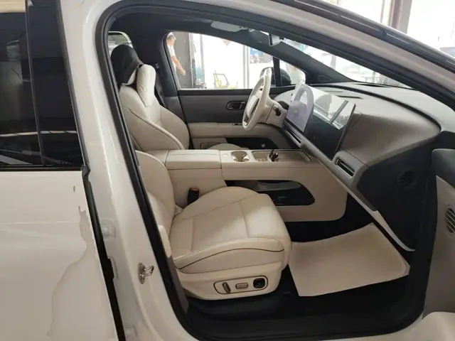 Li Auto i6 — Фото автомобиля 19