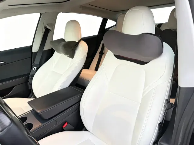 Tesla Model 3 — Фото автомобиля 7