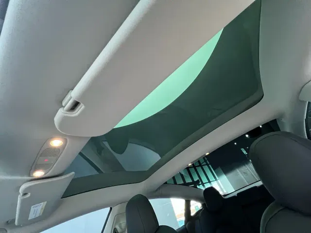 Tesla Model 3 — Фото автомобиля 17