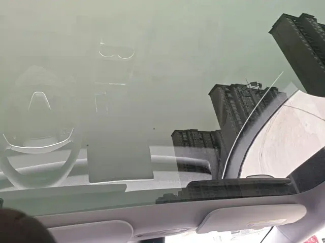 Tesla Model 3 — Фото автомобиля 17