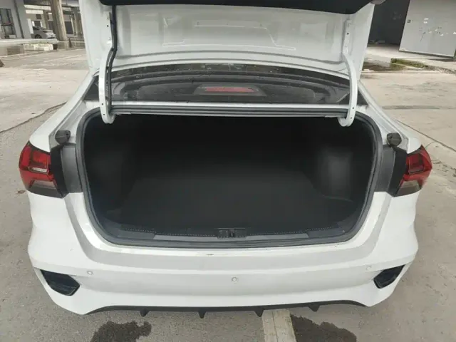 Roewe i5 — Фото автомобиля 18