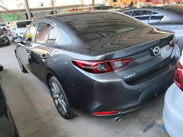 Mazda Axela — Фото автомобиля 4
