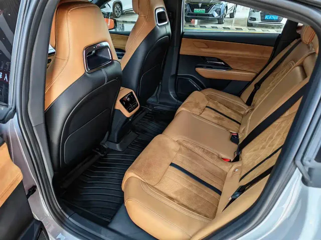 Mazda EZ-6 — Фото автомобиля 8