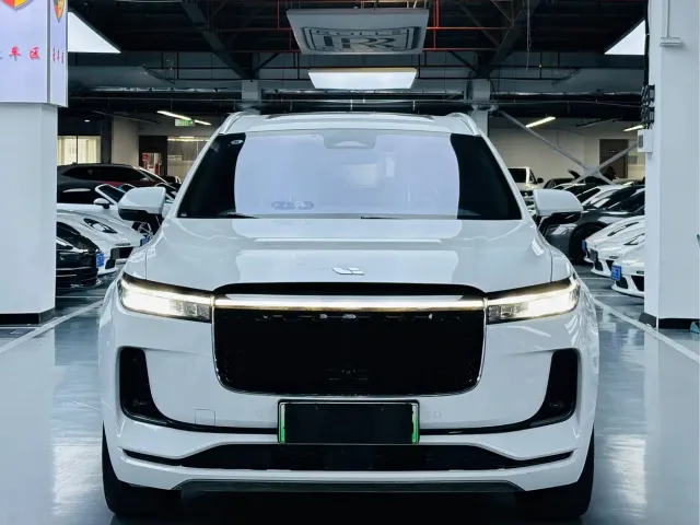 Li Auto ONE — Фото автомобиля 2