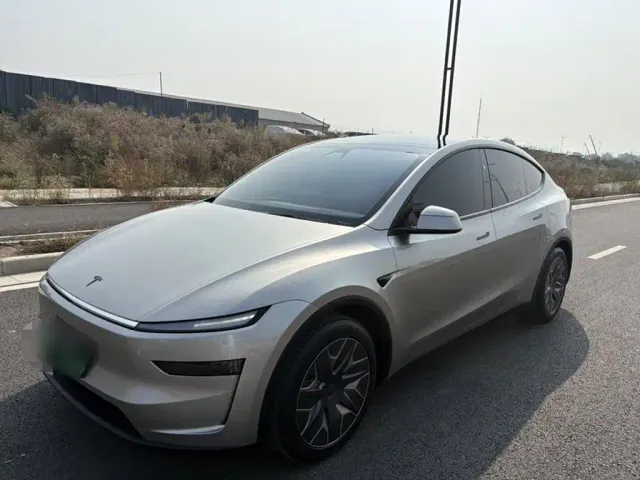 Фотография автомобиля — Tesla Model Y L
