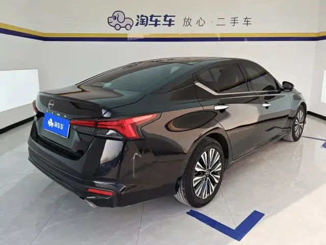 Nissan Teana — Фото автомобиля 3