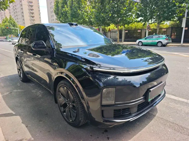 Li Auto L8 — Фото автомобиля 3