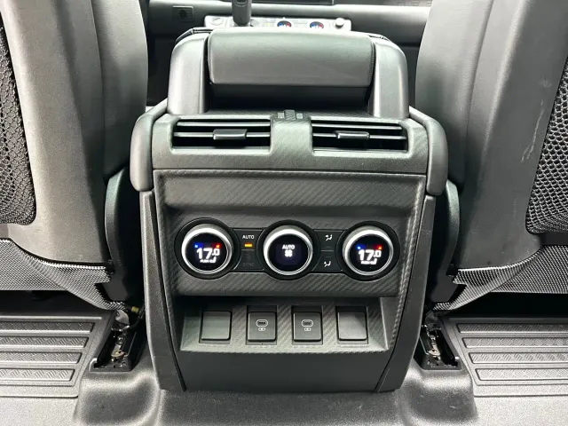Land Rover Defender — Фото автомобиля 20