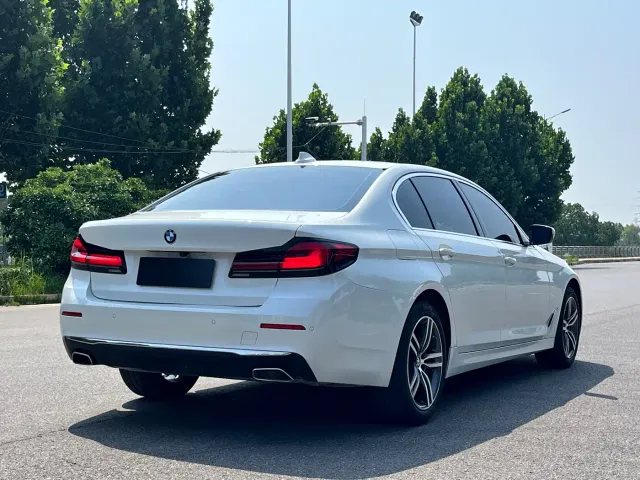 BMW 5 Series — Фото автомобиля 16