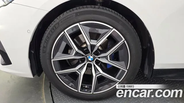 BMW 5-Series — Фото автомобиля 4