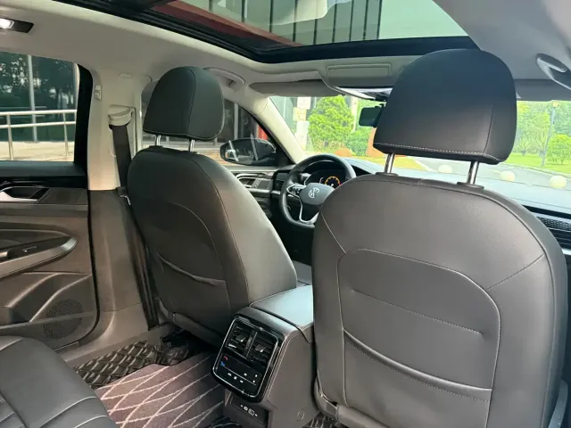 Volkswagen Passat — Фото автомобиля 15