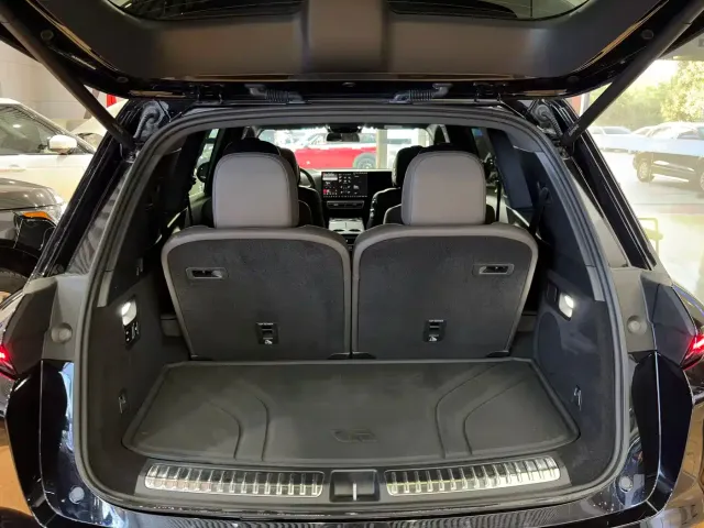Li Auto Li L8 2023 Pro — Фото автомобиля 10