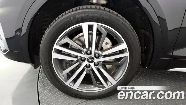 Audi Q5 45 TFSI quattro Premium — Фото автомобиля 5