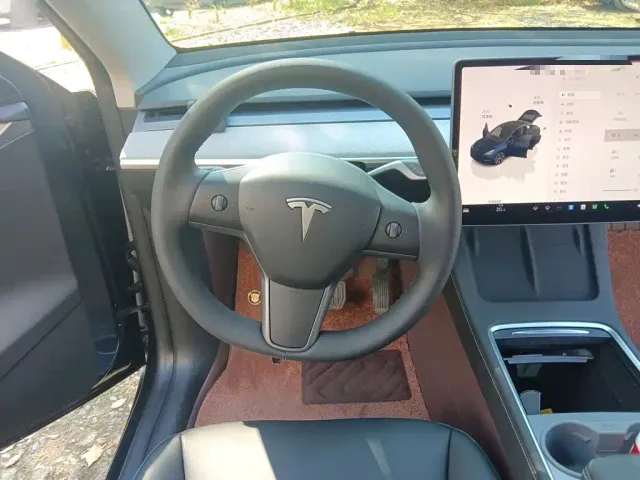 Tesla Model Y — Фото автомобиля 11