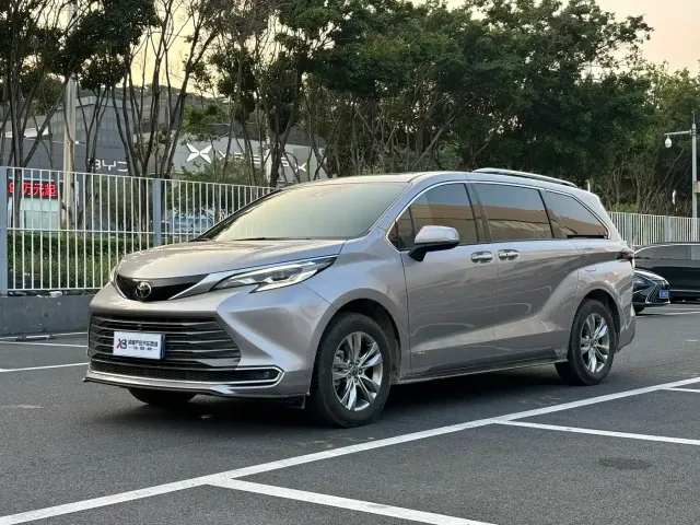 Фотография автомобиля — Toyota Sienna