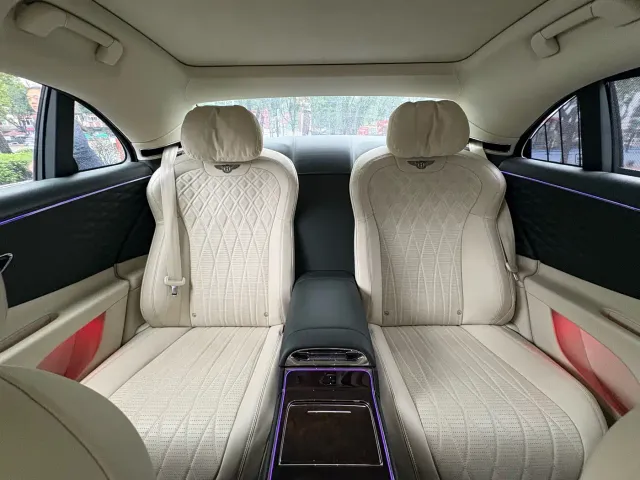 Bentley Flying Spur — Фото автомобиля 9