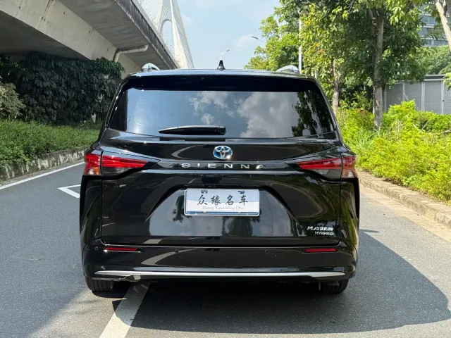Toyota Sienna — Фото автомобиля 5