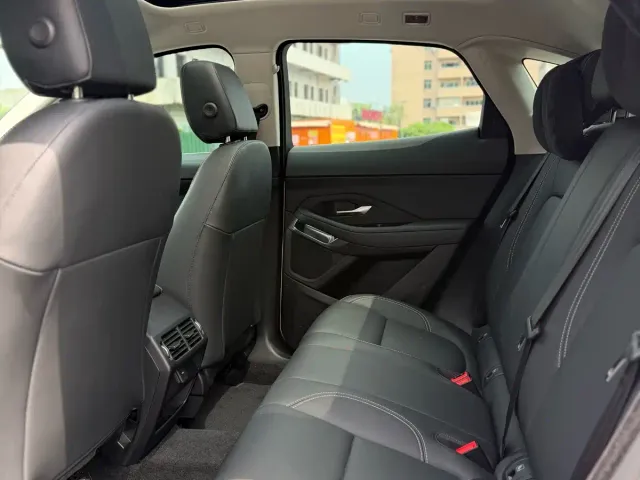 Jaguar E-PACE — Фото автомобиля 22