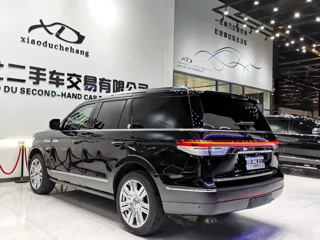 Lincoln Navigator — Фото автомобиля 18