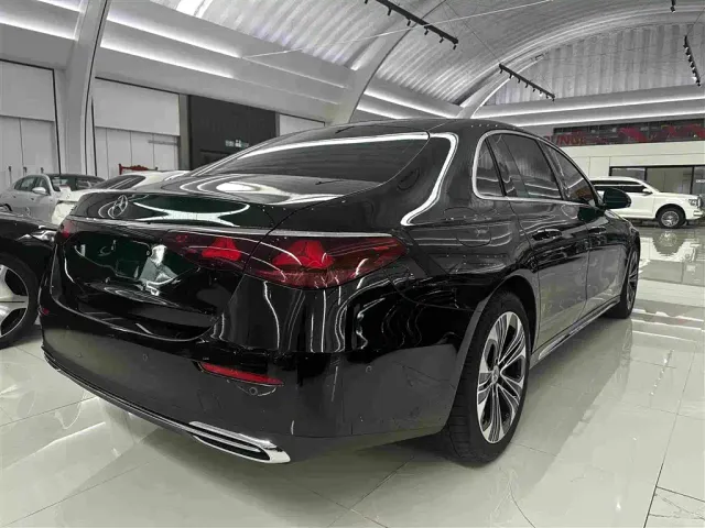 Mercedes-Benz E-Class — Фото автомобиля 19