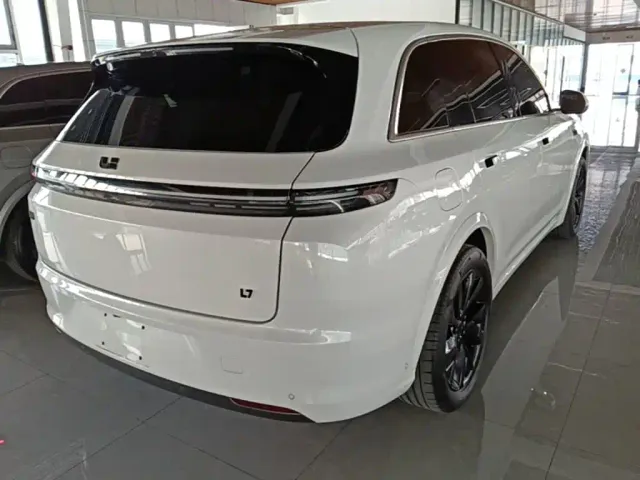 Li Auto L7 — Фото автомобиля 6