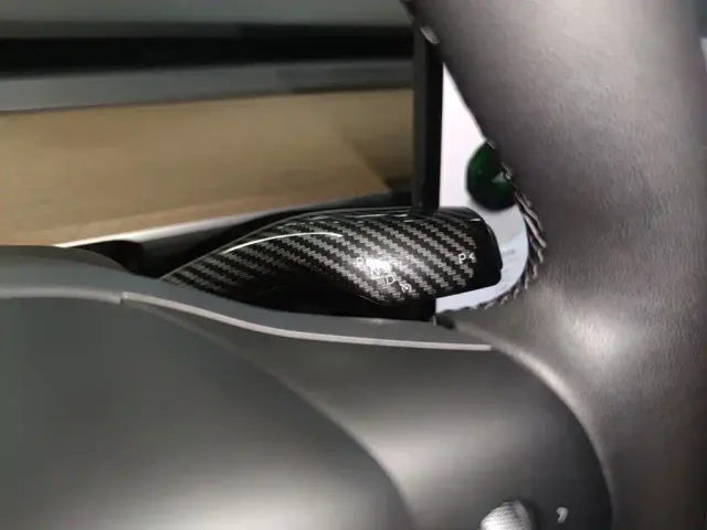 Tesla Model Y — Фото автомобиля 13