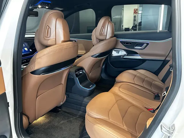 Mercedes-Benz E-Class — Фото автомобиля 13
