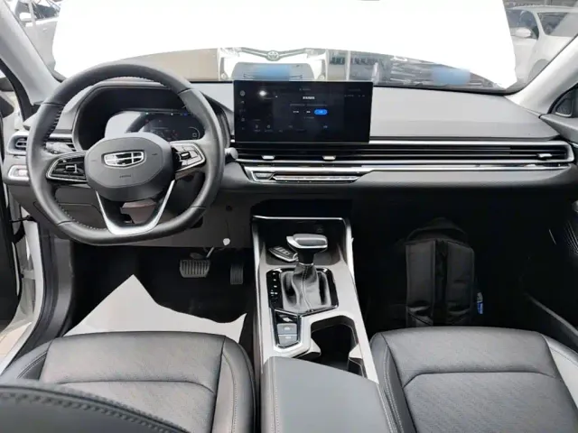 Geely Emgrand — Фото автомобиля 9