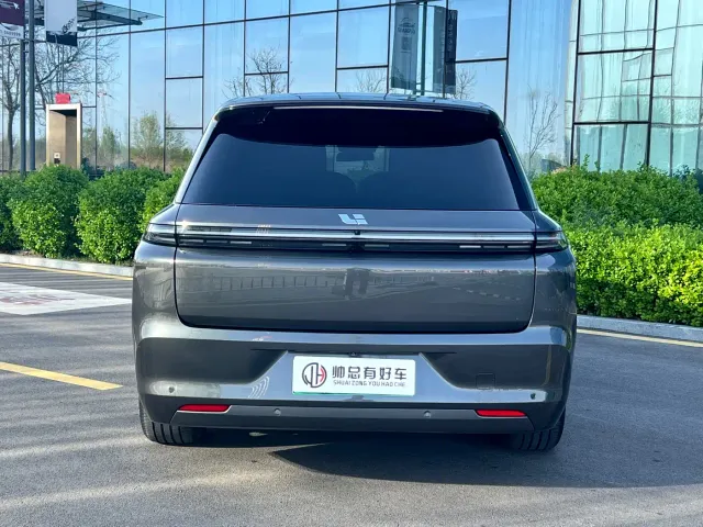 Li Auto L8 — Фото автомобиля 6
