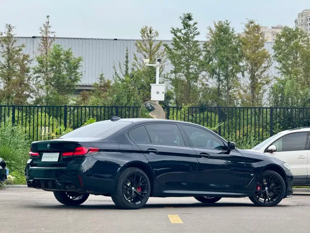BMW 5 Series — Фото автомобиля 6